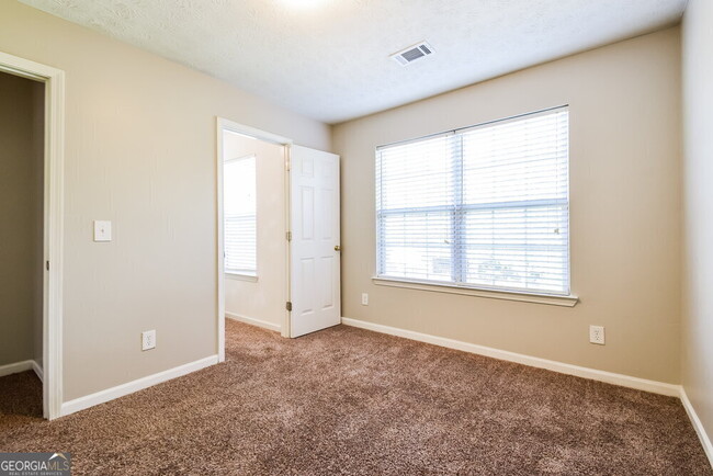 Building Photo - 3819 Bay Cove Tr SE