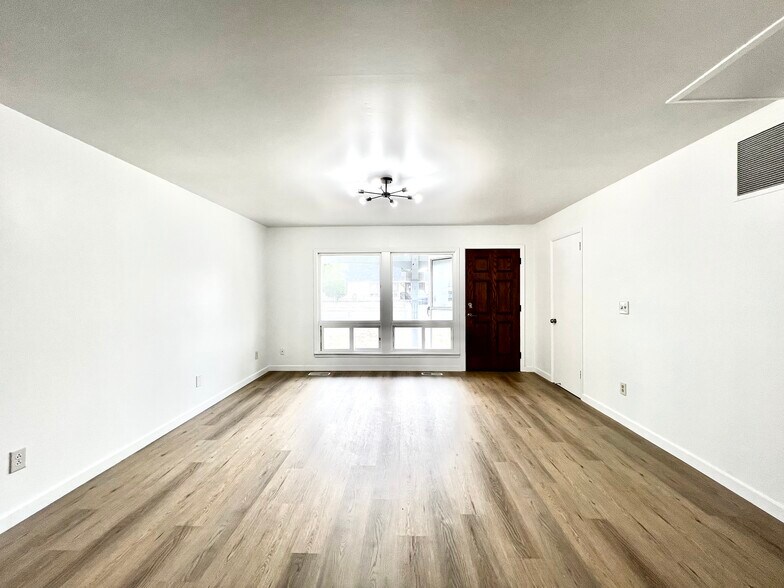 Living room - 25818 19th Ave S