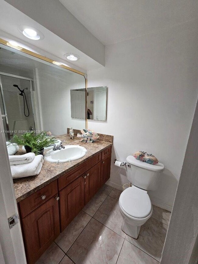 Building Photo - 2885 Cambridge Rd