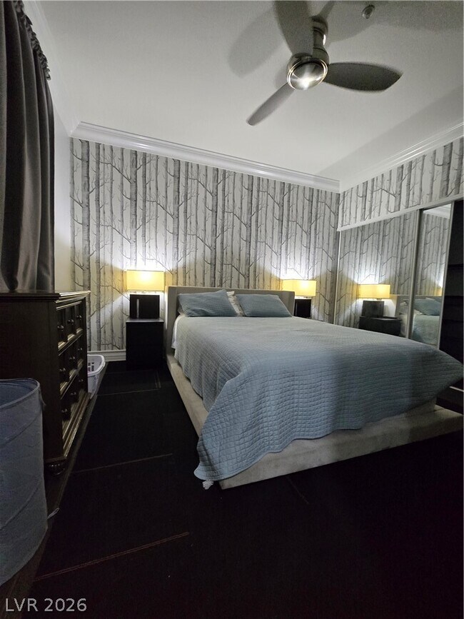 Building Photo - 220 E Flamingo Rd