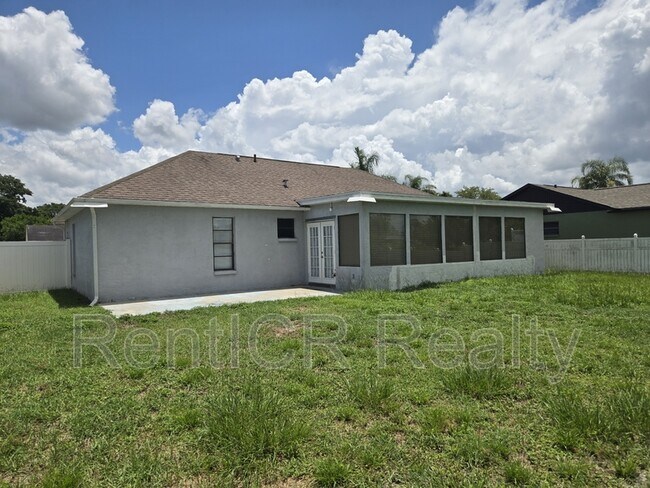Building Photo - 1305 Fuchsia Dr