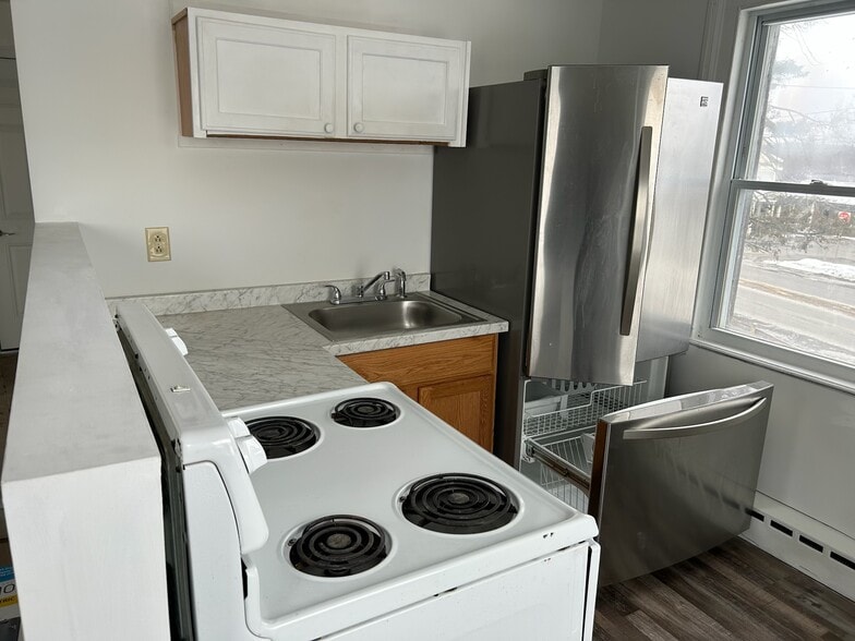 Kitchen - 1921 N James St