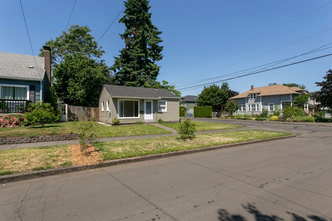 Building Photo - Charming 2 Bedroom Home in North Portland ...