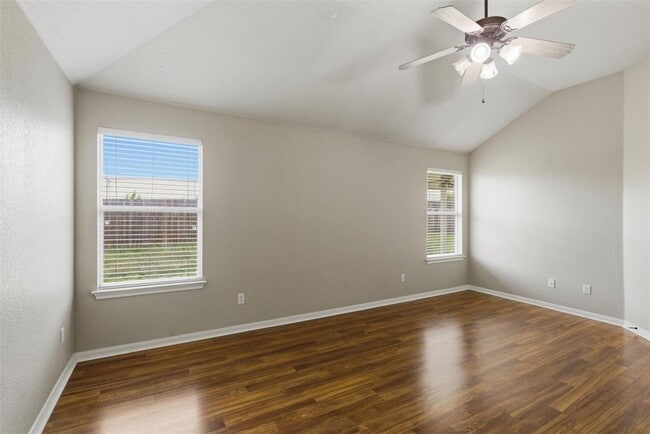 Building Photo - 924 Abbeyglen Castle Dr