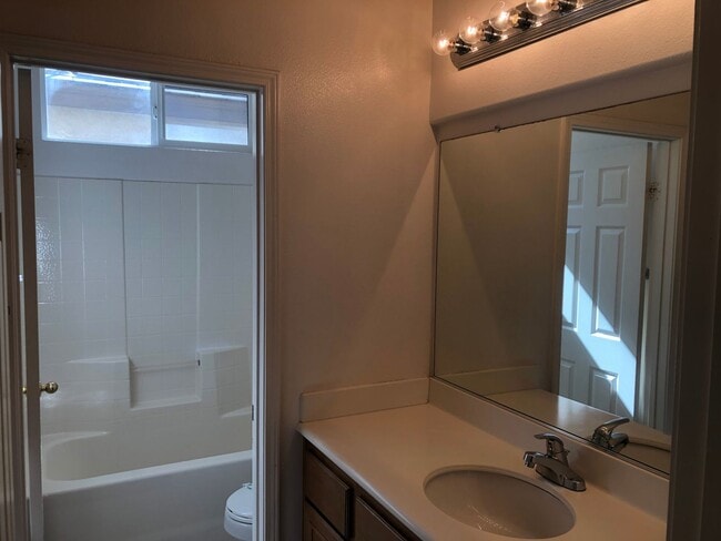 Building Photo - 4 bed Paseo del Sol Home with Downstairs B...