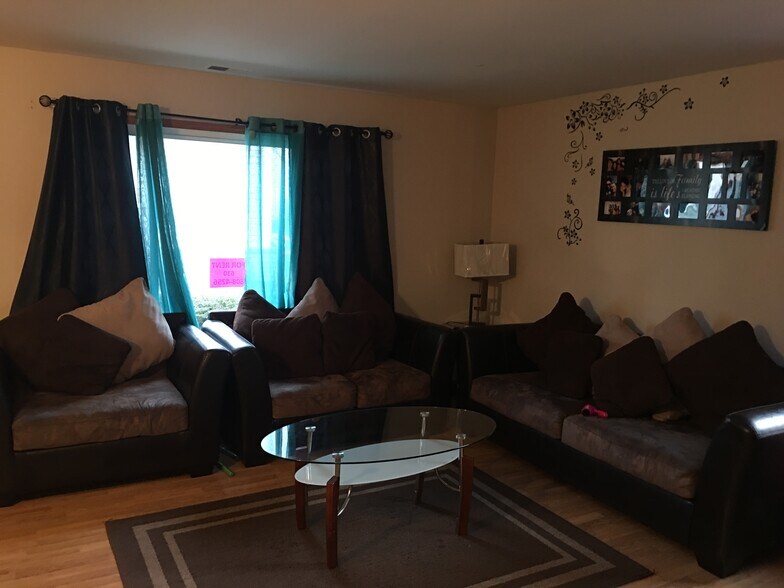 Living room - 1362 Cove Dr