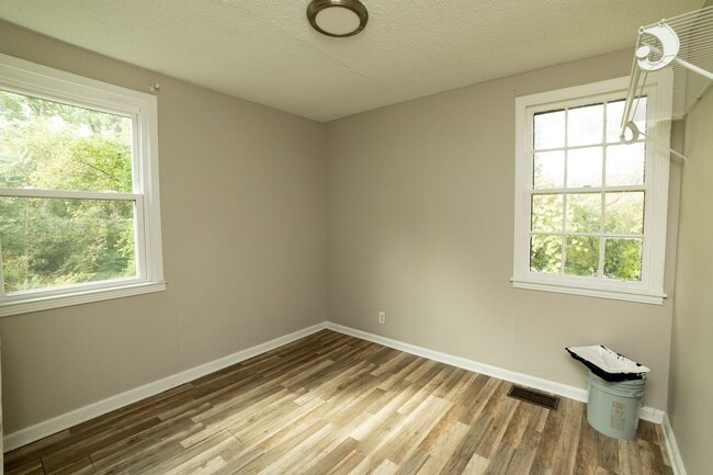 Building Photo - Charming 4BR/2BA Home in South Nashville –...
