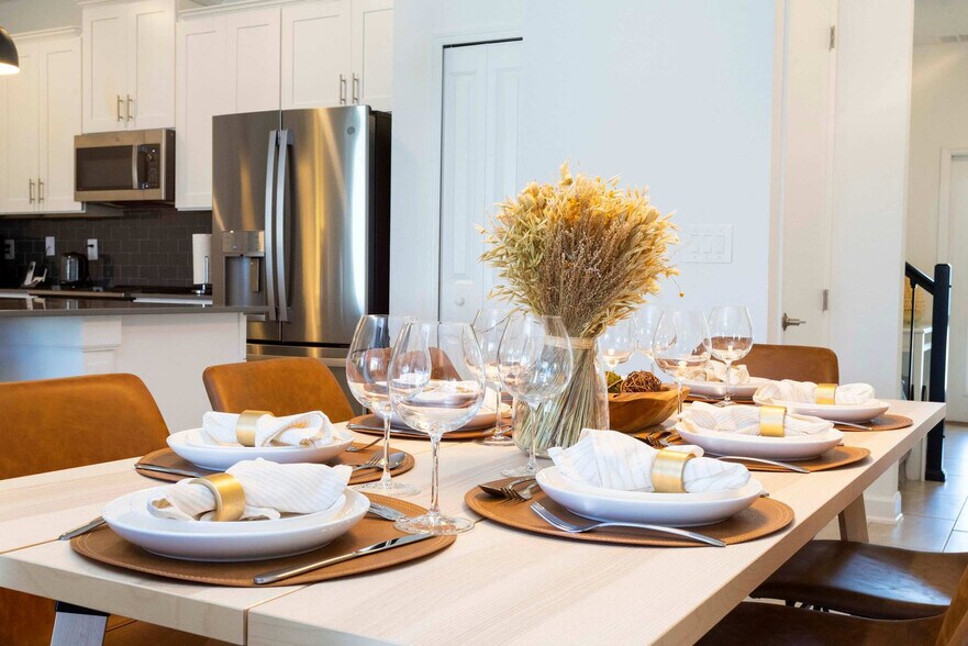 Building Photo - 4379 Scene Ln