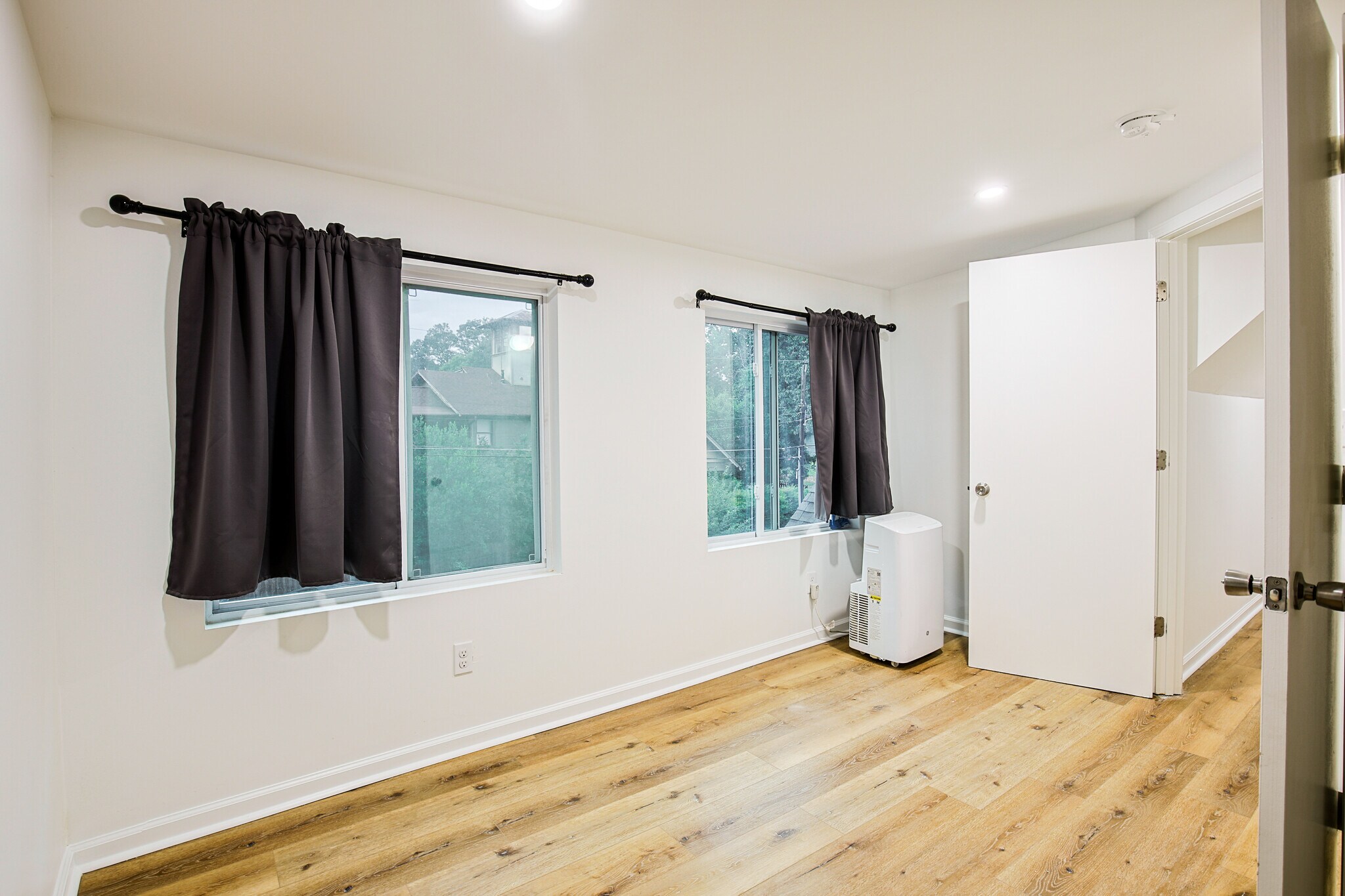 Building Photo - 1170 Niles Ave NW
