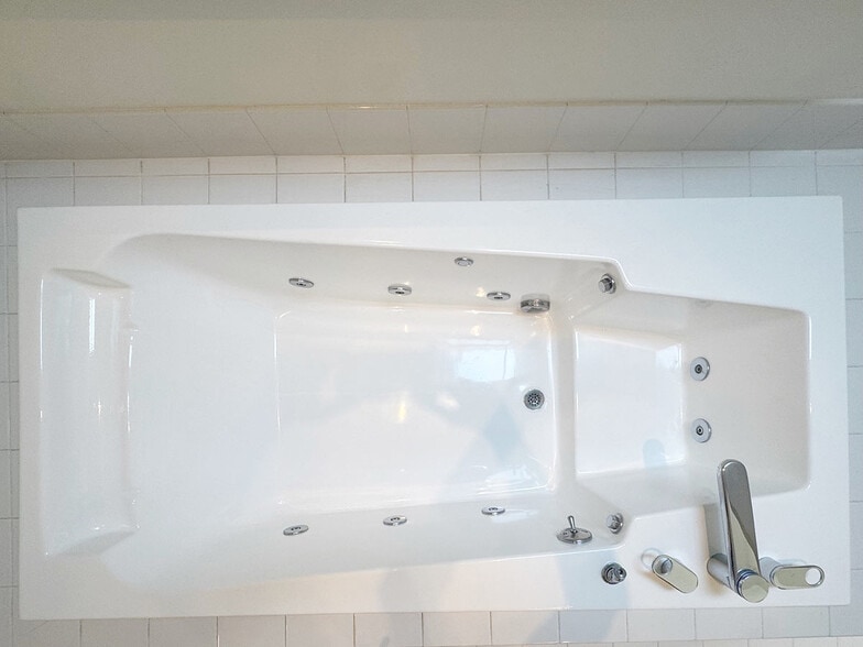 Building Photo - 3505 Ocean Front Walk