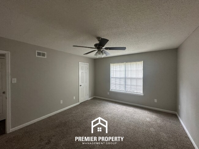 Building Photo - Modern 3BR/2BA Bartlett Area Home | Brick Fireplace & Spacious Fenced Yard