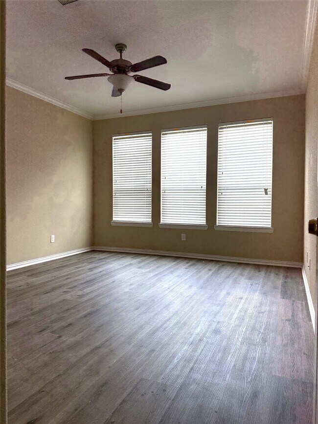 Building Photo - 11210 Royal Rock Ct