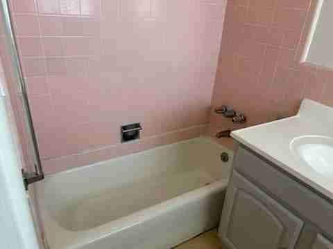 Building Photo - 1037 E Spazier Ave