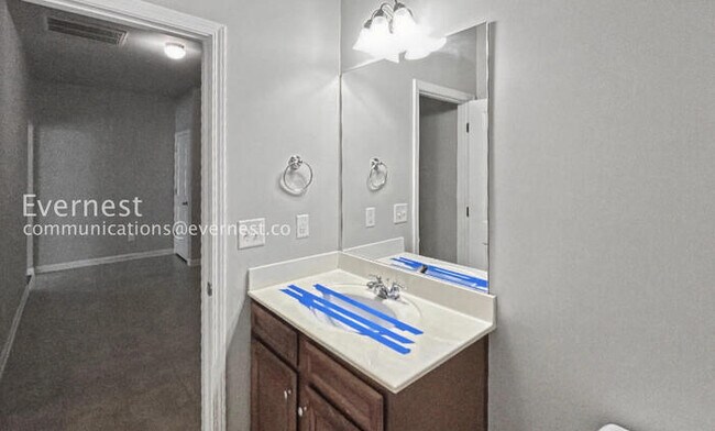 Building Photo - Beautiful 4-Bedroom Home: Comfort and Convenience Await / Pet-Friendly / Vouchers Accepted.