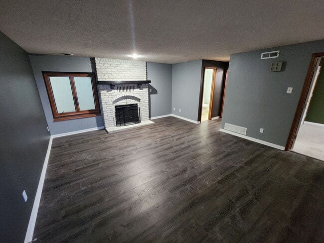 Building Photo - 2-Car Garage + Washer & Dryer + Recently Updated! Available September 3rd!