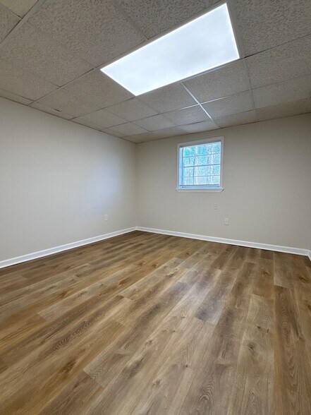 Building Photo - 1329 Watts Rd