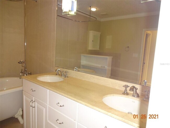 Building Photo - 1144 Delaney Ave