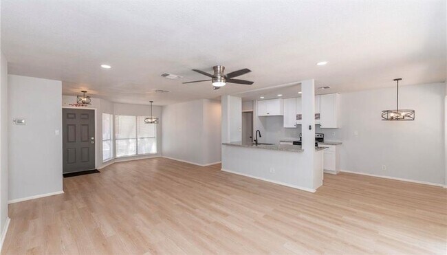 Building Photo - 11359 Spg Crst Dr