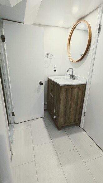 Bathroom - sink - 84-24 129th St