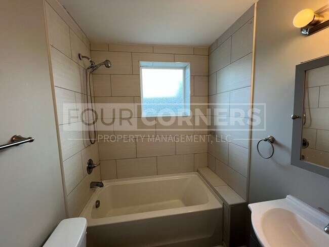 Building Photo - Beautiful 1 Bedroom 1 Bath Apartment