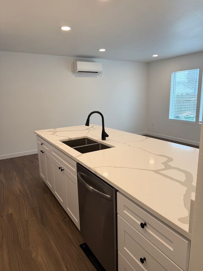 Building Photo - Brand new 3 bedroom 3 full bath townhouse in Thurston! $1,000 OFF YOUR FIRST MONTH'S RENT!