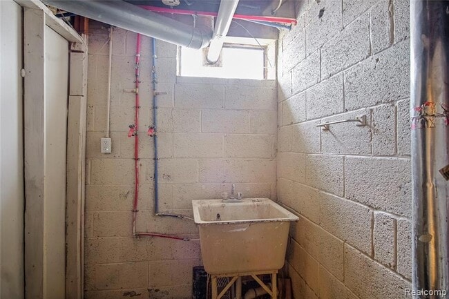 Building Photo - 22170 Harding St