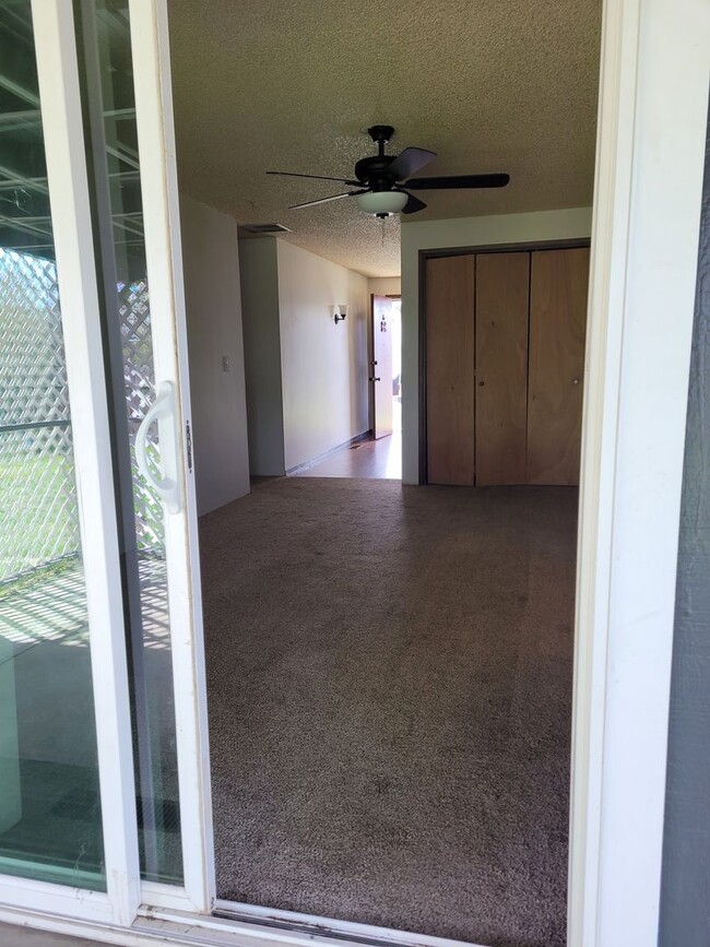 Building Photo - 3 bedrooms 2 bath