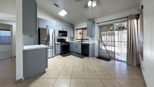 Building Photo - Charming 2 Bedroom 2 Bath home in Perris!
