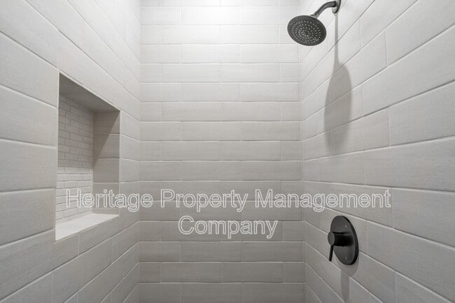 Building Photo - 719 Eleanor Ave