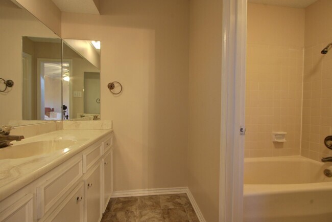 Building Photo - 7890 Blackman Ferry Rd