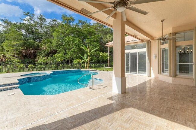 Building Photo - 15683 Cypress Park Dr