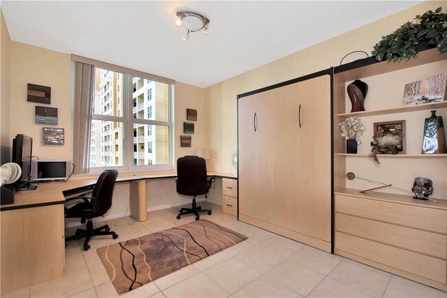 Building Photo - 511 SE 5 Ave