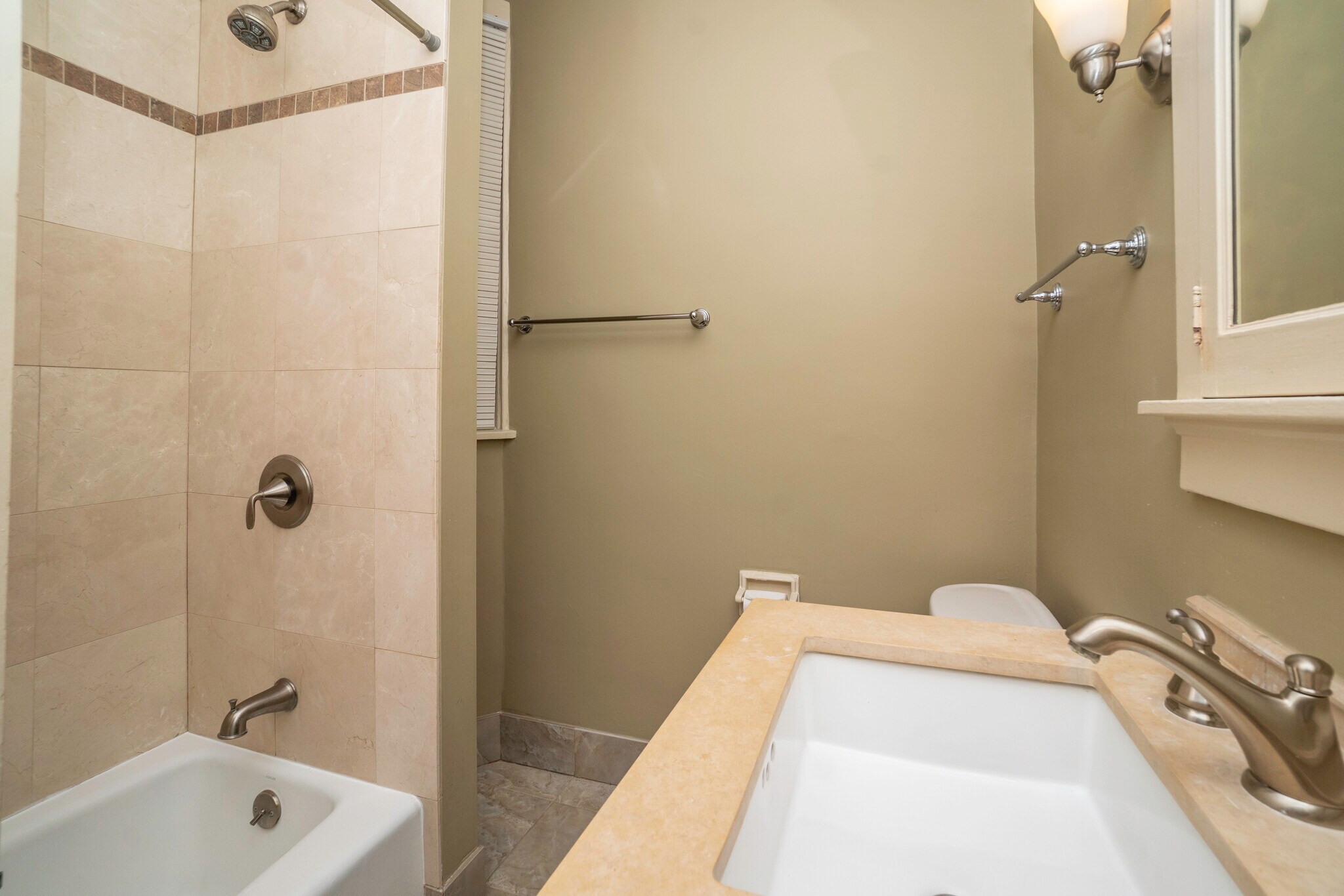 Building Photo - 4121 Davison St