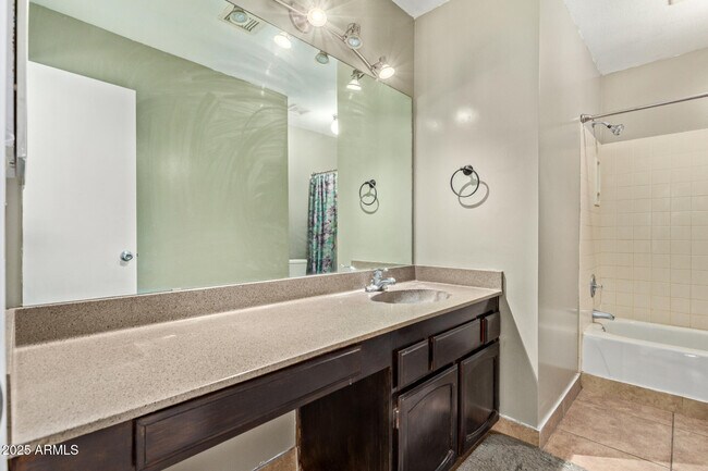 Building Photo - 501 E Topeka Dr