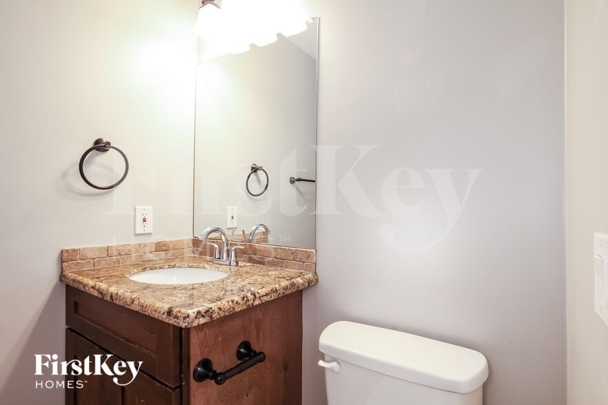 Building Photo - 2722 E Cactus Rd