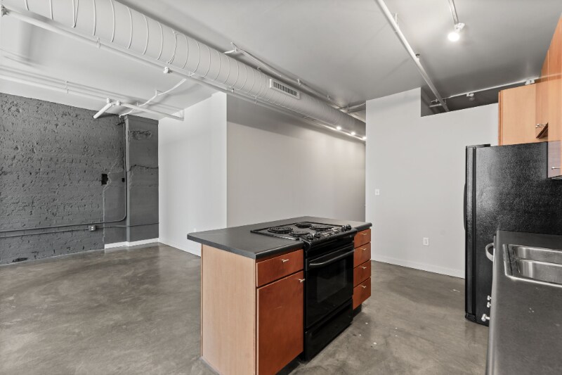 Primary Photo - 1006 Olive St