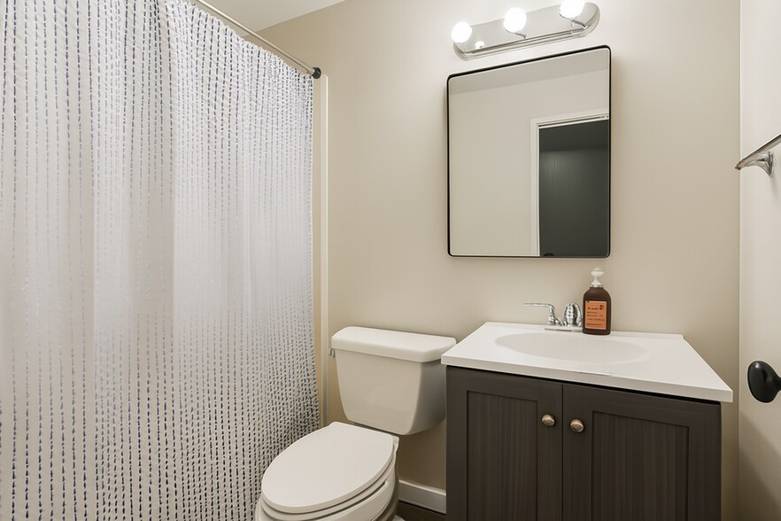 Building Photo - 5212 Belclare Rd