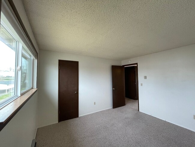 Building Photo - 1703 E Cataldo Ave