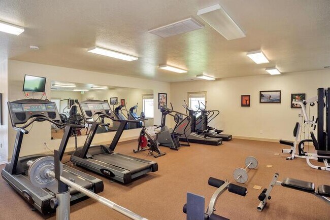 Building Photo - 1227 SilverCrest Dr
