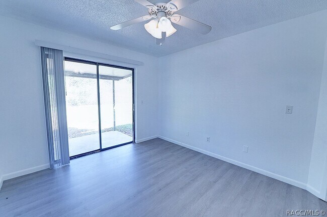 Building Photo - 512 long ave