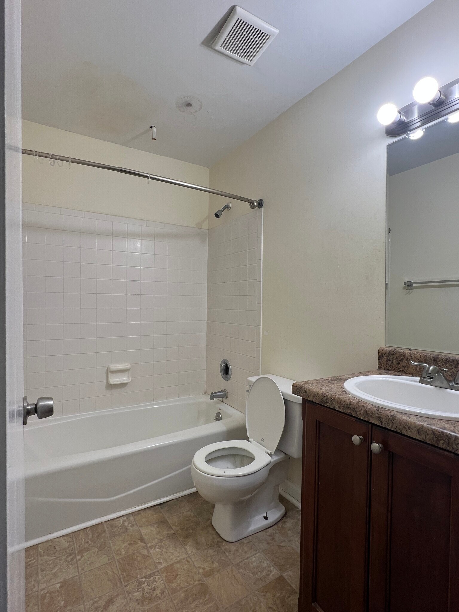 first full bath - 105 W Oglethorpe Ave