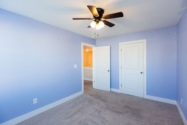 Building Photo - Beautiful 3Bed/2.5Bath Townhome located in Kernersville at Welden Village