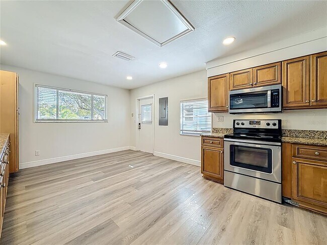 Building Photo - 424 72nd St N