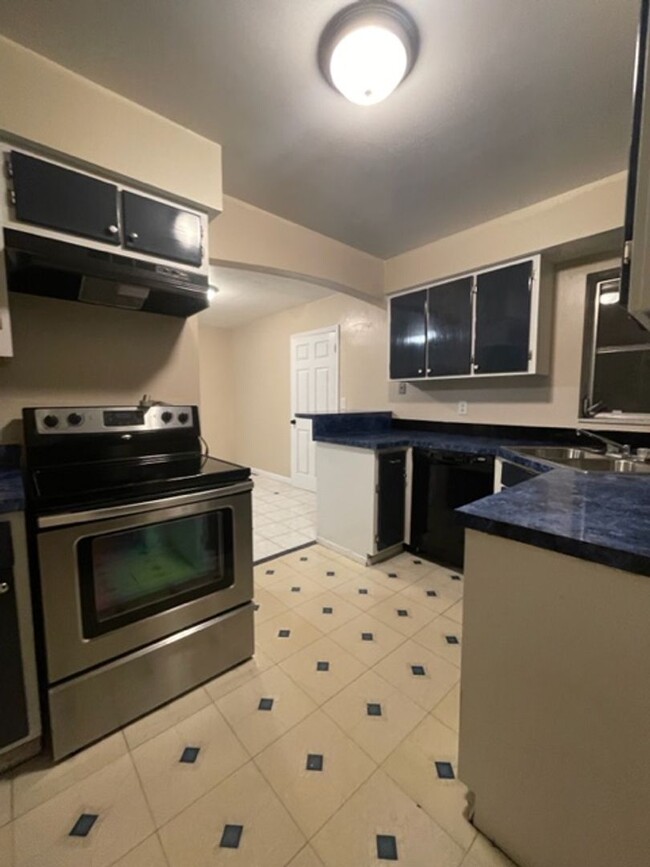 Building Photo - 3 Bed 1 Bath House in Deltona Pet Friendly...