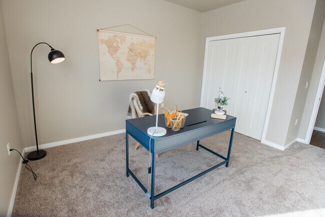 Building Photo - Spacious 2 Bedroom/2Bath, on first floor with Balcony, unit 104, available 9/1/2026