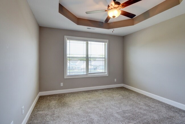 Building Photo - 332 Bluebriar Trc