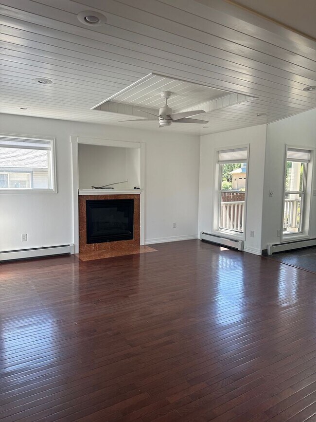 Building Photo - 850 Mountain View Dr