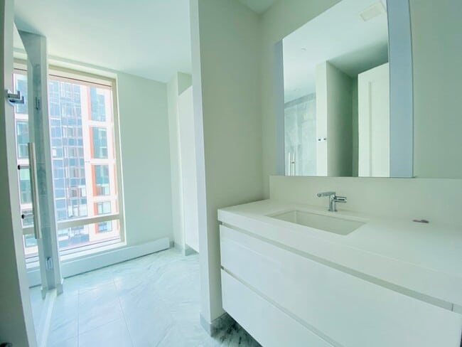 Building Photo - 135 Seaport Blvd