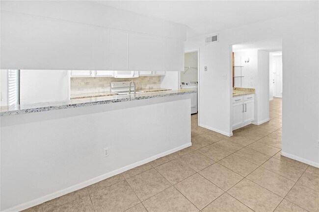 Building Photo - 1500 Sandy Springs Rd
