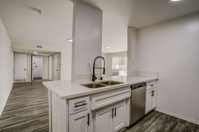 Interior Photo - The Fountain Views